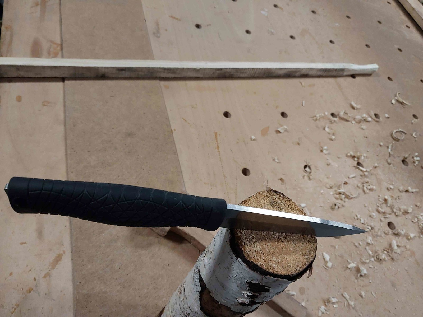 Böker Bronco 22 vs Birke.jpg