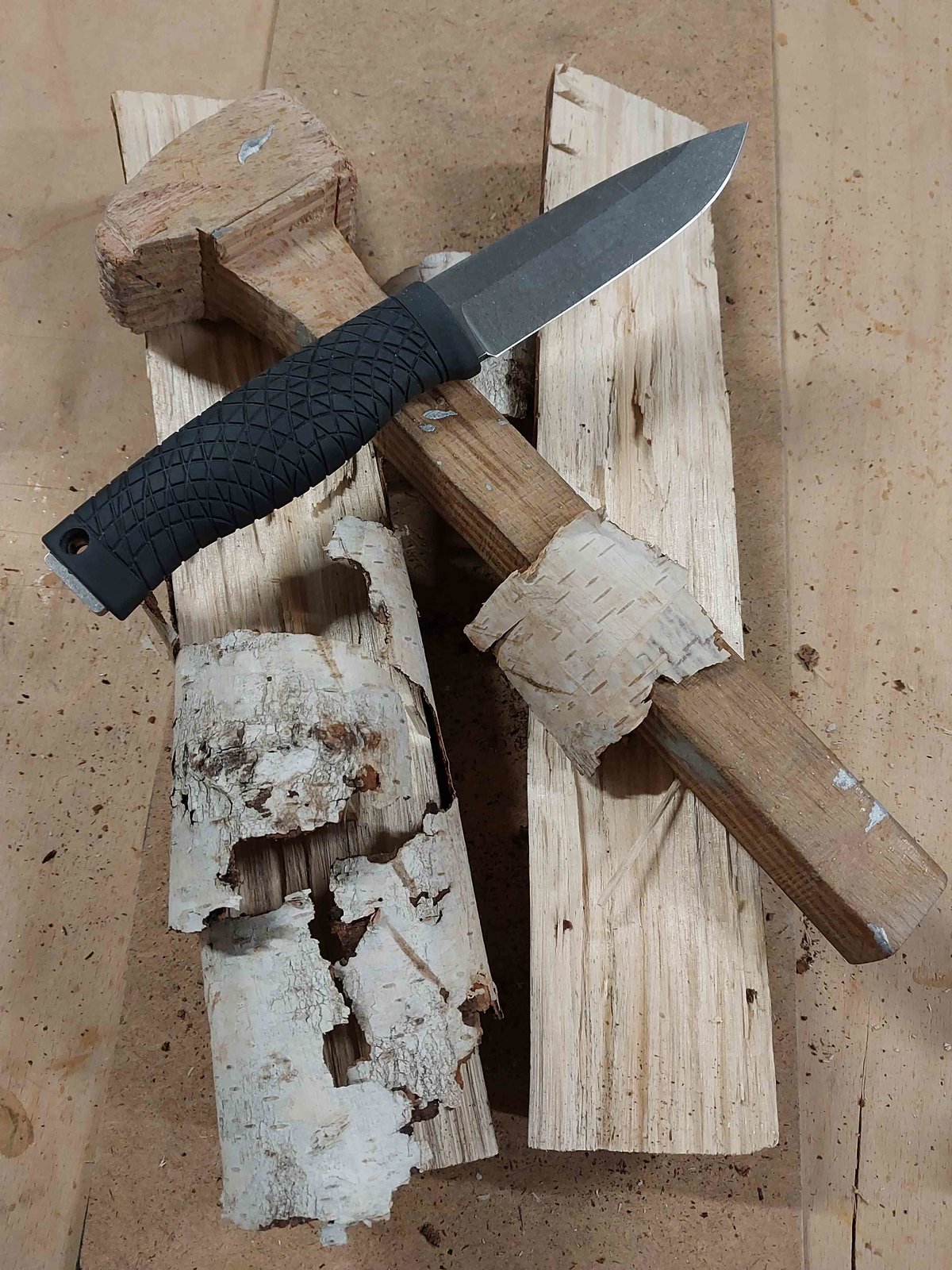 Böker Bronco 25 vs Birke.jpg