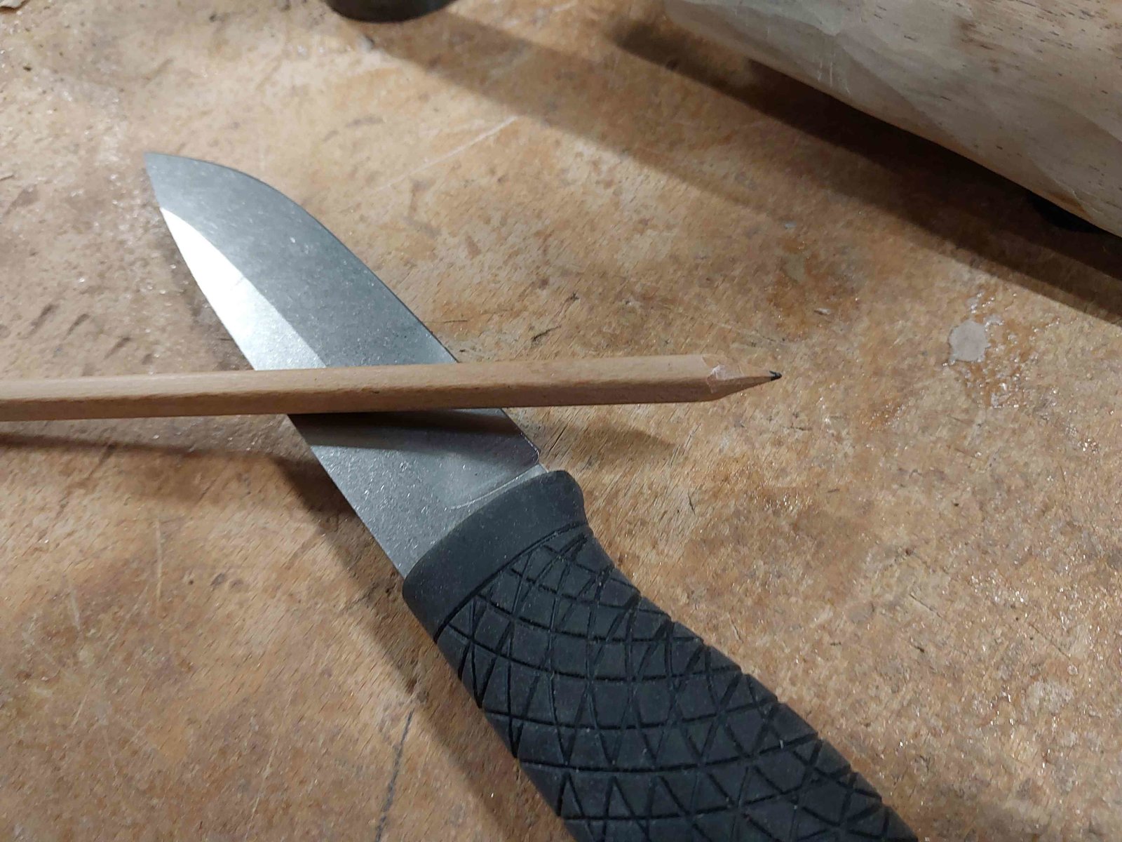 Böker Bronco 32 Löffel (Bleistift geschafft).jpg