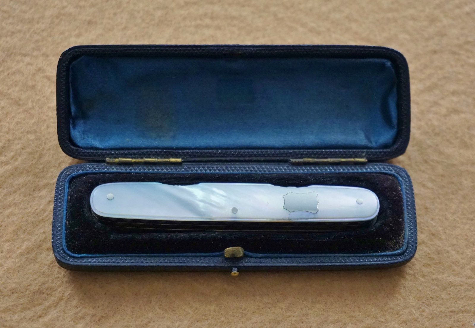 Sheffield Renshaw Box Open (1600x1104).jpg