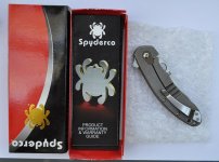 Spyderco_BradSouthard_Flipper_Gesamtpaket_geschlossen_re.jpg