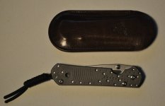 CR_SilverContrast_LS21_Dekorseite_m_Lederhülle.jpg