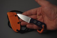 Neckie SB1 - wildes G10 Hand.jpg