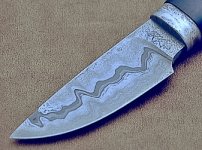 Messer07 Damast an Ebenholz nah.jpg