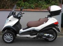 Piaggio Seite.jpg