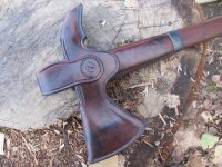 tomahawk mit Spitze und etui2.jpg