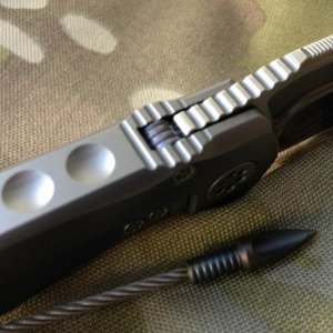 Microtech Anax – 27