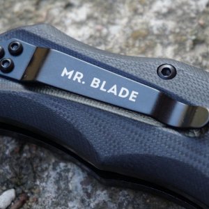 strammer Pocket Clip schön in das Griffdesign eingefügt