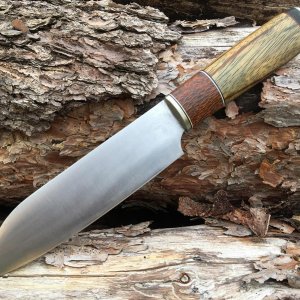 Santoku-artiges Messer;
80CrV2, Zebranoholz, Leopardholz, Neusilber, Fiber