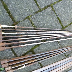 Rohklingen mit Fabrickmuster für Parierstange vom Rücken P1010140.JPG