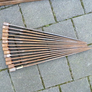 Rohklingen vom Rücken gesehen, unterschiedlich dick geschliffen. P1010145.JPG