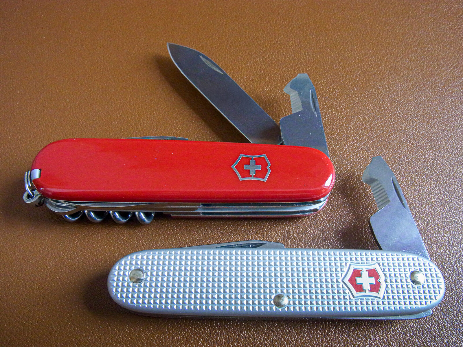 2025-10-11_Victorinox_Companion Slim + Companion_0001.jpg