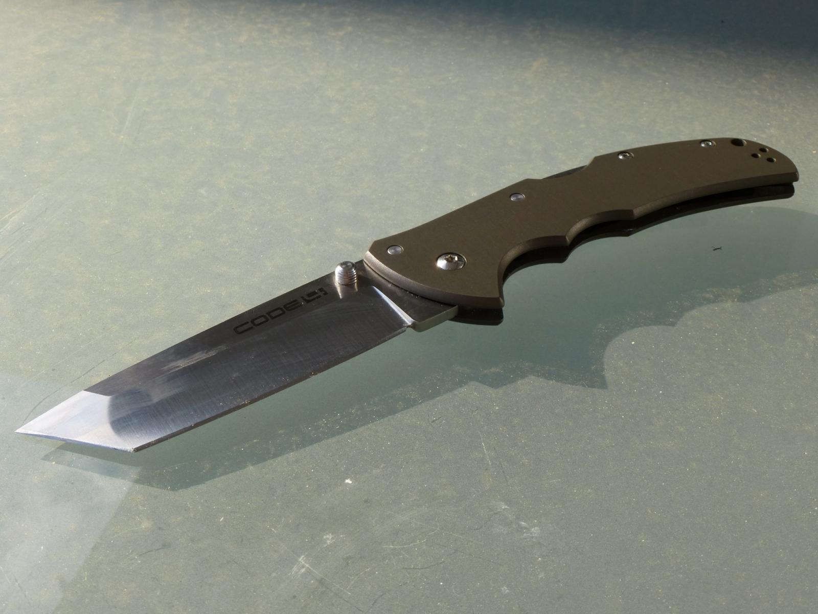 Code 4 Tanto (1)