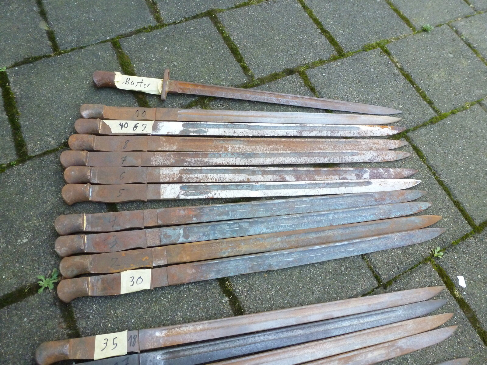 Rohklingen mit Fabrickmuster für Parierstange P1010139.JPG