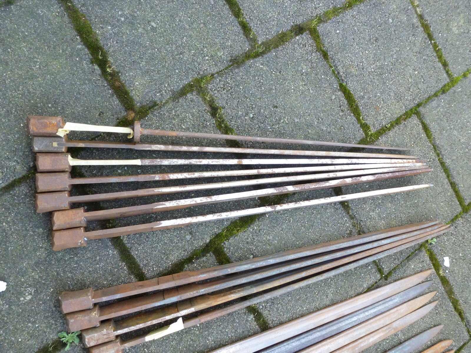 Rohklingen mit Fabrickmuster für Parierstange vom Rücken P1010140.JPG