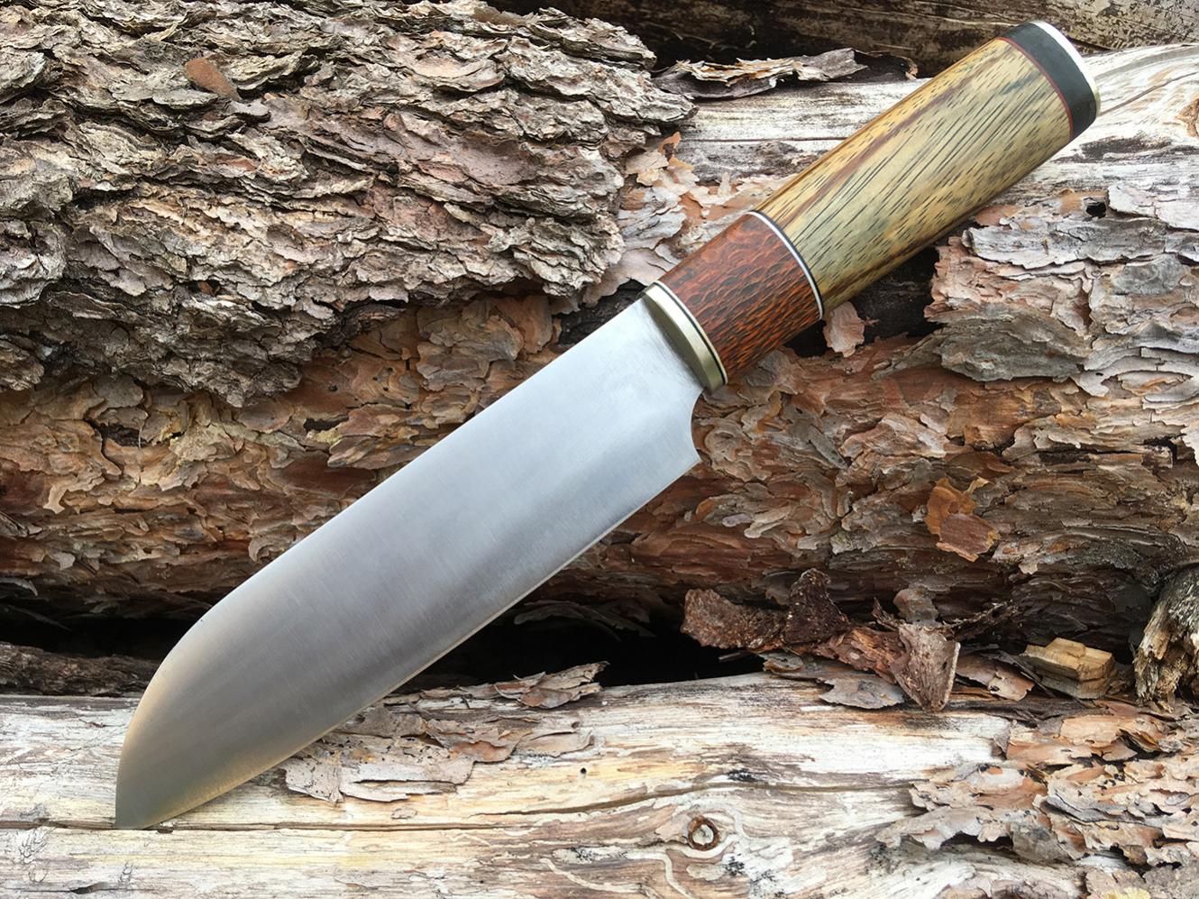 Santoku-artiges Messer;
80CrV2, Zebranoholz, Leopardholz, Neusilber, Fiber