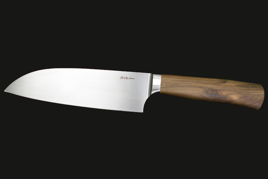 Santoku Integral, Küchenmesser
Zwetschgenholz, Klinge: Böhlerstahl 1.2510, Gesamtlänge: 305 mm