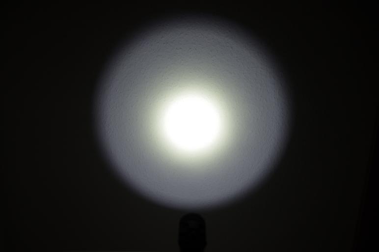 Wand Beamshot - normal belichtet - ISO 200, Blende 4, 1/200 Belichtungszeit