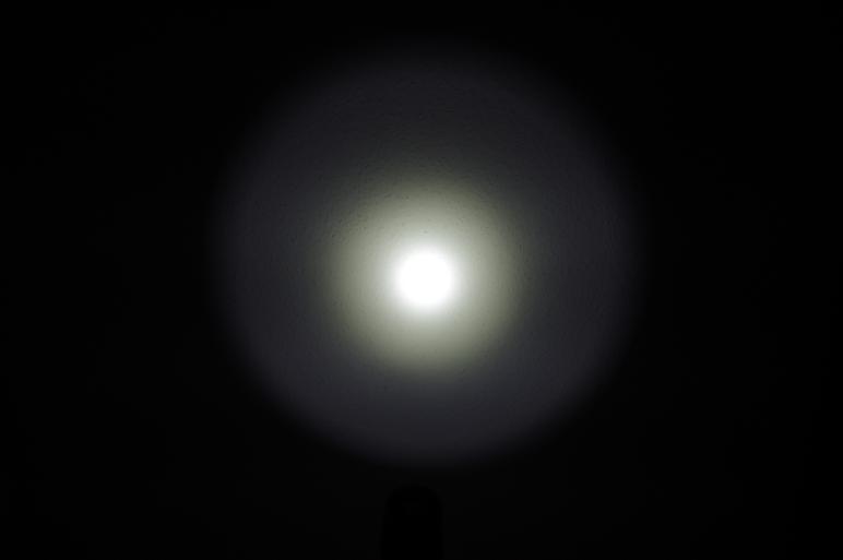 Wand Beamshot - unterbelichtet - ISO 200, Blende 4, 1/800 Belichtungszeit