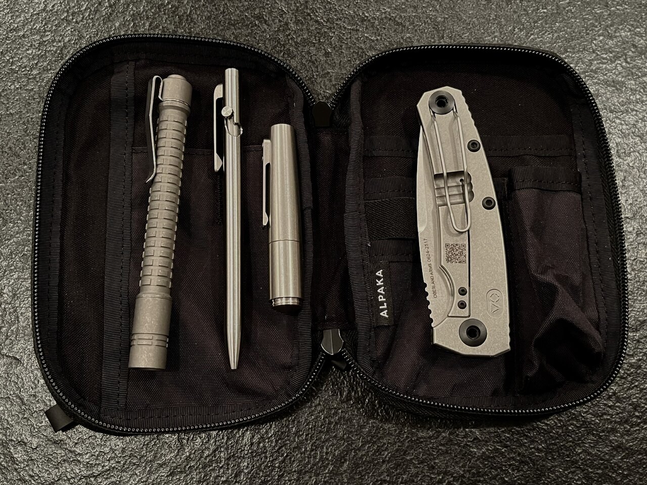 49077185bx.jpeg