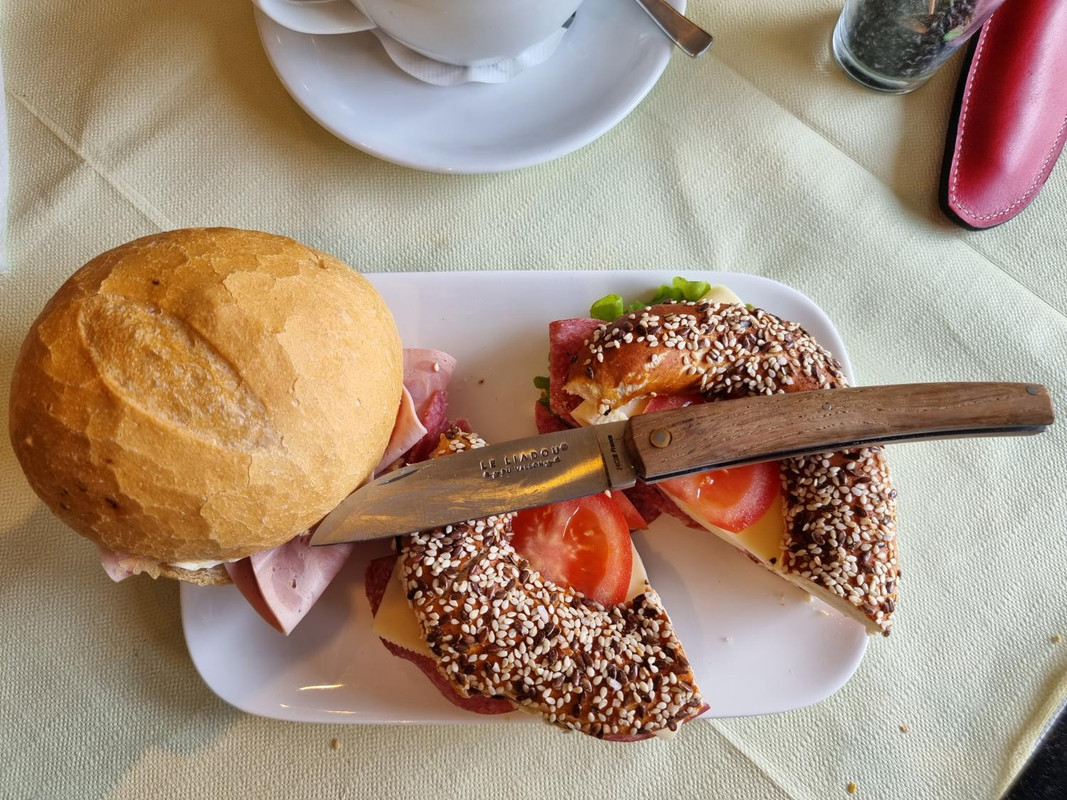 Liadou-und-belegte-Brezel.jpg