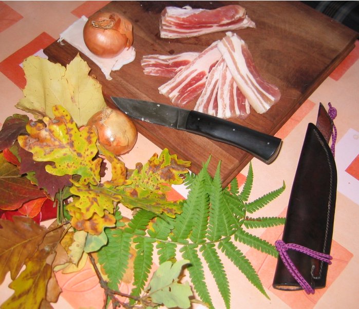 jaeger_im_herbstlaub.jpg