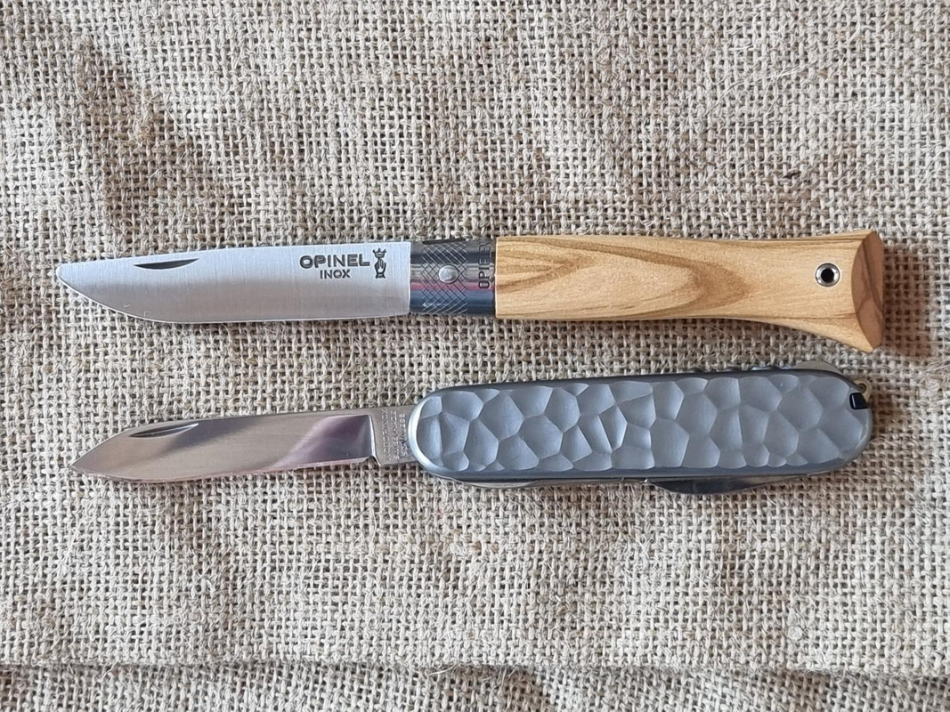 Opinel-Neo6-mit-91mm-Victorinox.jpg