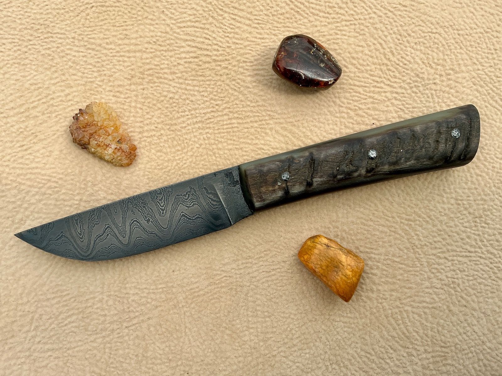 Dunkler-Damast-an-Schaf-001.jpg