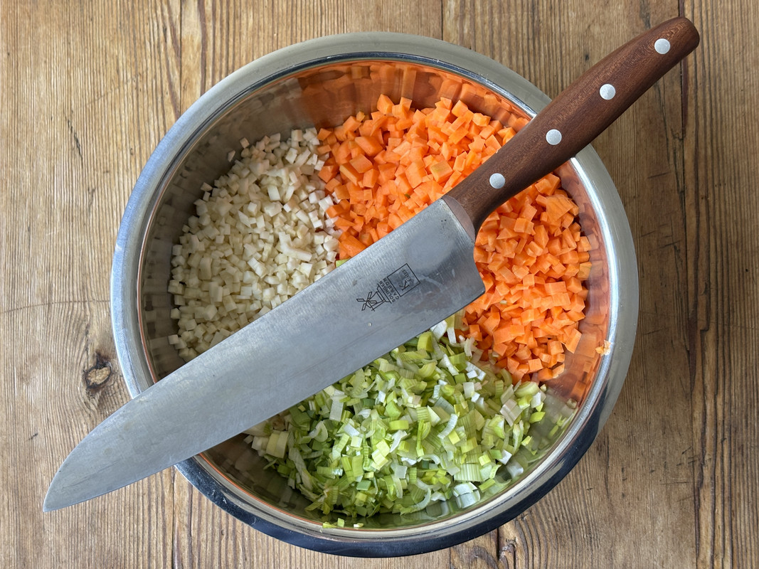 Mein-Messer-f-rs-Grobe-Herder-K-Chef-nicht-rostfrei-in-Pflaume.jpg