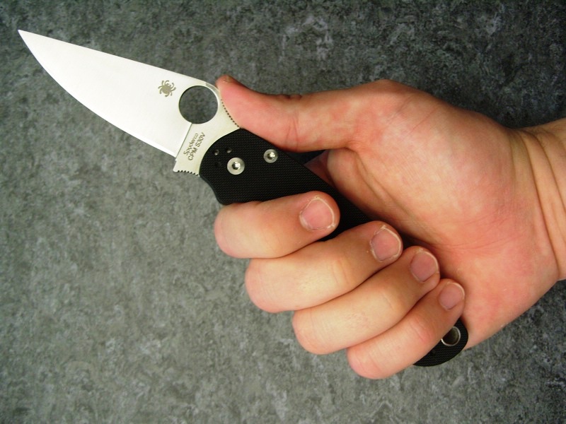 Spyderco_Paramilitary_2_Handlage_geschlossen_1.jpg